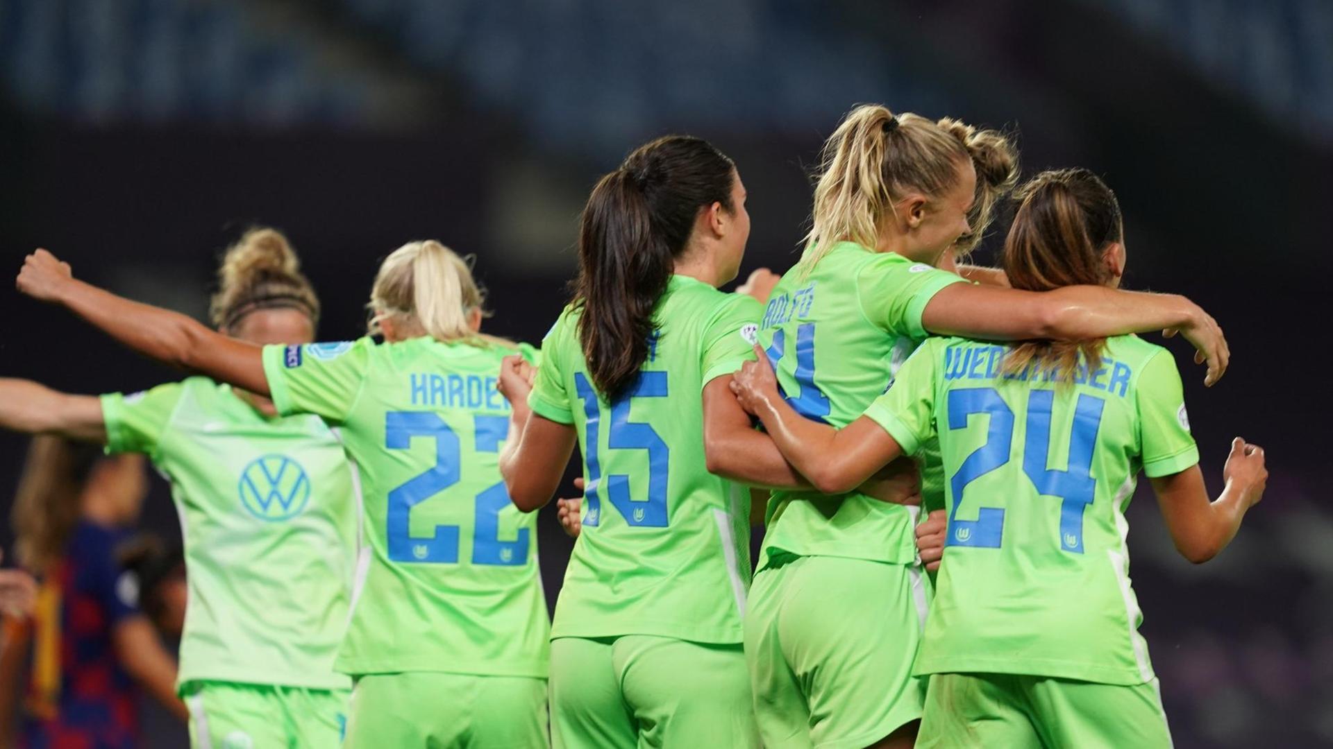 Spielzene beim Halbfinale der Frauen Champions League zwischen dem VfL Wolfsburg und dem FC Barcelona. Spielzene beim Halbfinale der Frauen Champions League zwischen dem VfL Wolfsburg und dem FC Barcelona.