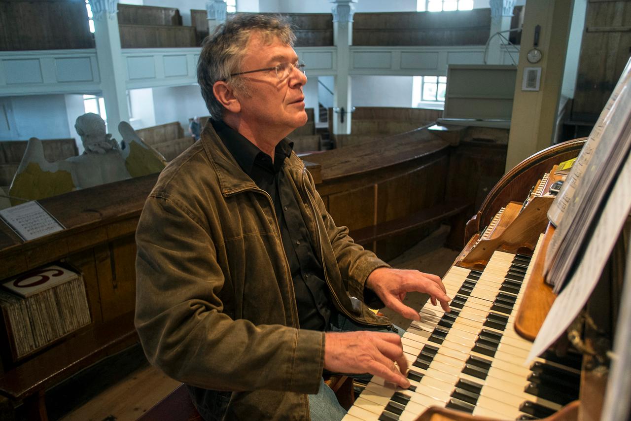 Joachim Jänke war viele Jahre Organist und Kantor in der Marienkirche von Großenhain. Joachim Jänke war viele Jahre Organist und Kantor in der Marienkirche von Großenhain.