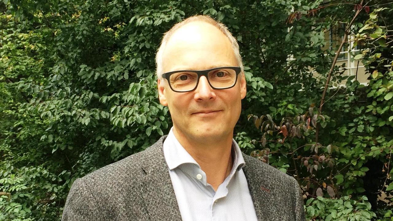 Arne Manzeschke - der Theologie-Professor arbeitet im Fachbereich Ethik und Anthropologie an der Ludwig-Maximilians-Universität München sowie an der Evangelischen Hochschule Nürnberg. 