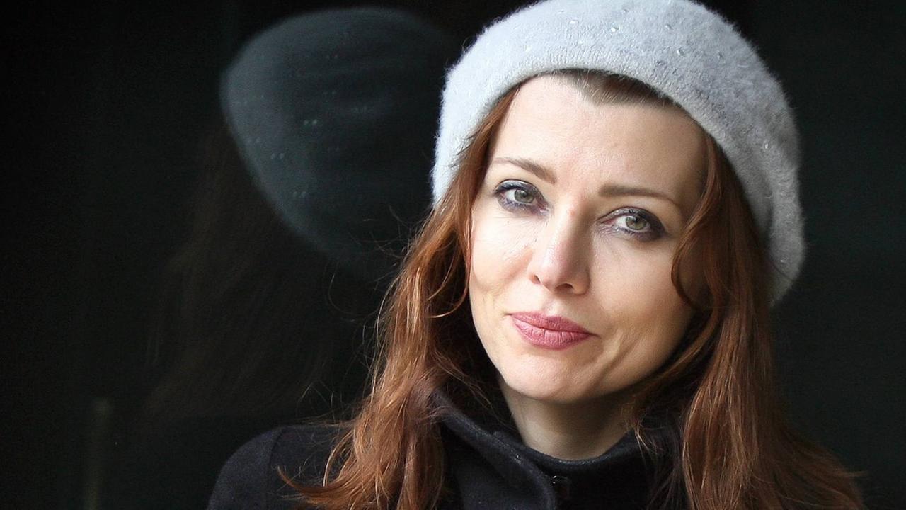 Die türkische Schriftstellerin Elif Shafak, aufgenommen 2015 in Lissabon Die türkische Schriftstellerin Elif Shafak, aufgenommen 2015 in Lissabon