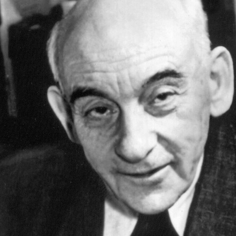 Der Romanist und Philologe Victor Klemperer in einer zeitgenössischen Aufnahme. Er wurde am 9. Oktober 1881 in Landsberg (Warthe) geboren und ist am 11. Februar 1960 in Dresden gestorben. Der Romanist und Philologe Victor Klemperer in einer zeitgenössischen Aufnahme. Er wurde am 9. Oktober 1881 in Landsberg (Warthe) geboren und ist am 11. Februar 1960 in Dresden gestorben.