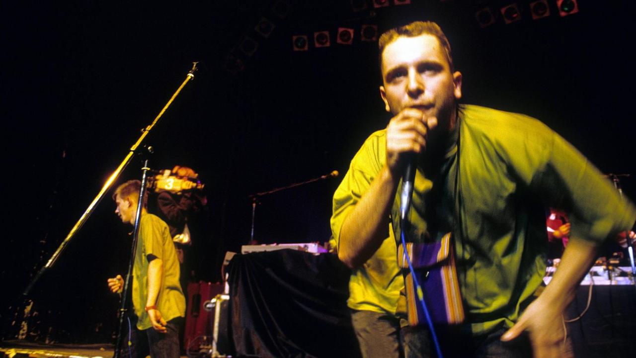 Rock da Most zählt zu den ersten deutschen HipHop-Bands. Hier ist die Band bei einem Konzert in Berlin zu sehen. Rock da Most zählt zu den ersten deutschen HipHop-Bands. Hier ist die Band bei einem Konzert in Berlin zu sehen.