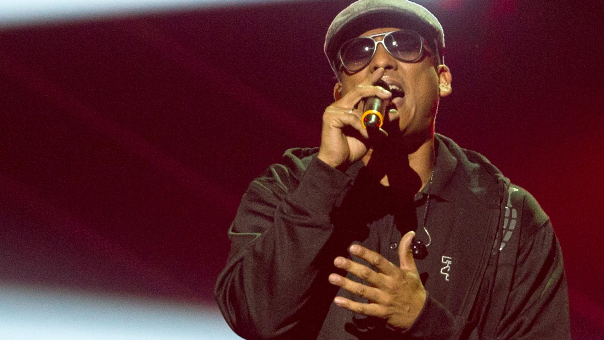 Der Musiker Xavier Naidoo bei einem Auftritt in Mannheim in der SAP-Arena Der Musiker Xavier Naidoo bei einem Auftritt in Mannheim in der SAP-Arena