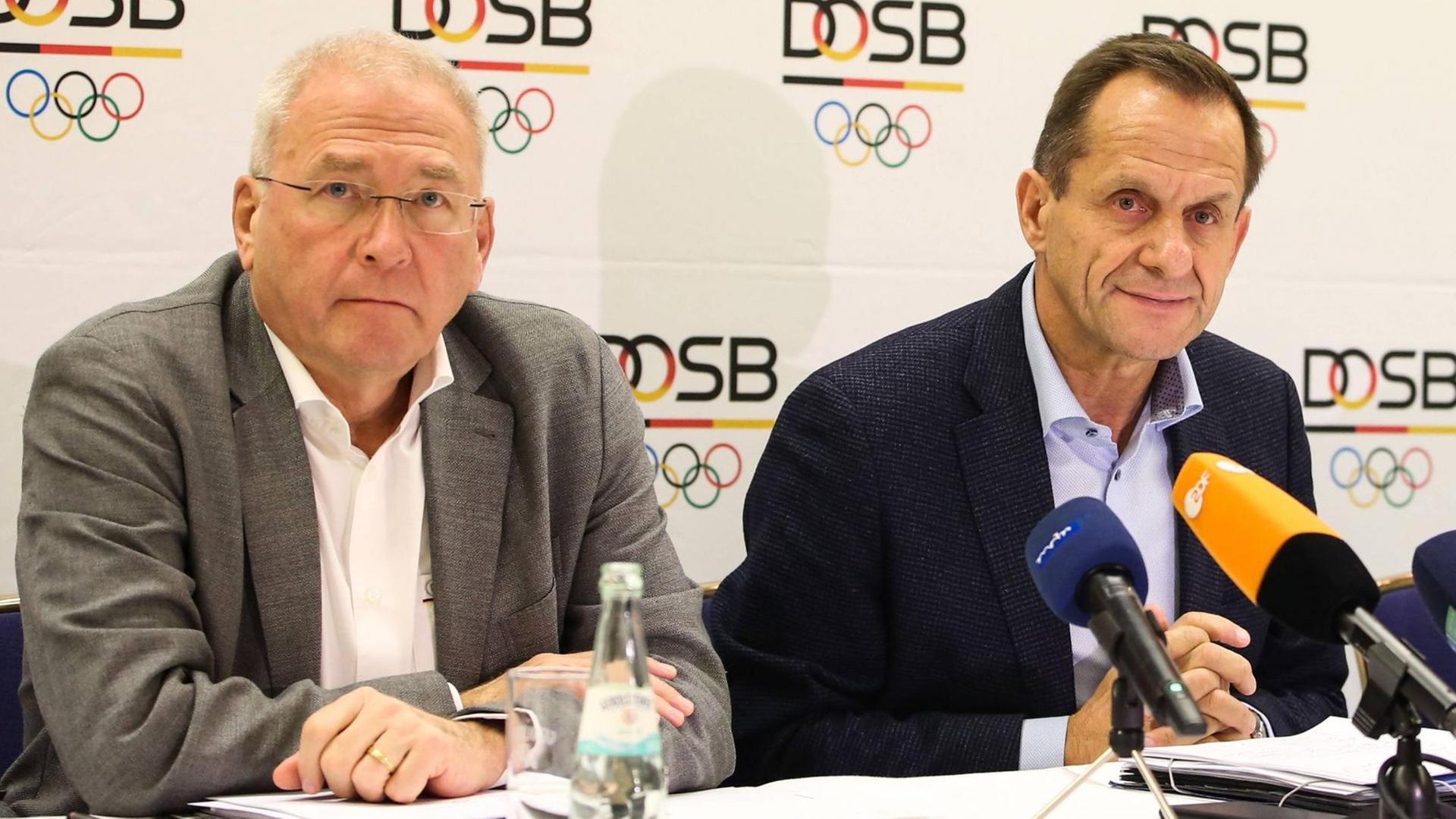Alfons Hoermann (re.,Praesident Deutscher Olympischer Sportbund) und Michael Vesper (Vorstandsvorsitzenden des Deutschen Olympischen Sportbundes) bei der 13. DOSB-Mitgliederversammlung in Magdeburg Alfons Hoermann (re.,Praesident Deutscher Olympischer Sportbund) und Michael Vesper (Vorstandsvorsitzenden des Deutschen Olympischen Sportbundes) bei der 13. DOSB-Mitgliederversammlung in Magdeburg