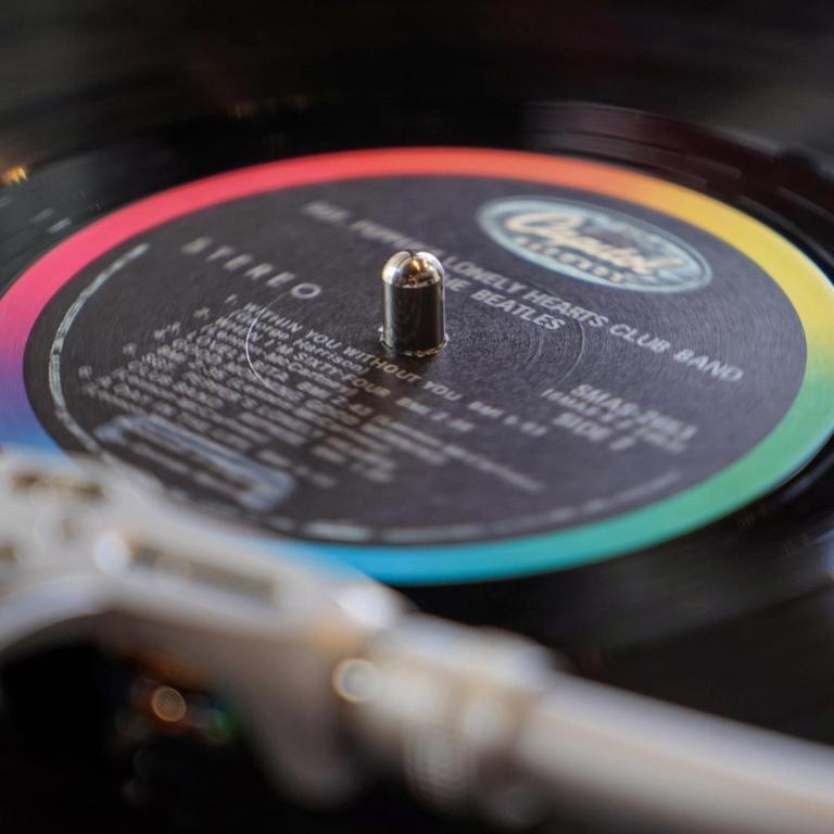 Musik auf Vinyl boomt: Zu sehen ist die Beatles Platte "Sgt. Pepper's Lonely Hearts Club Band".