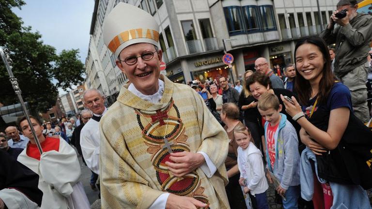 Kardinal Rainer Maria Woelki geht am 20.09.2014 in Köln (Nordrhein-Westfalen) zu einem feierlichen Gottesdienst zu seiner Amtseinführung als neuer Kölner Erzbischof.