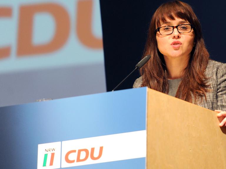 CDU Mitglied Cemile Giousouf spricht am 16.03.2013 in Münster (Nordrhein-Westfalen) während der CDU Landesvertreterversammlung.