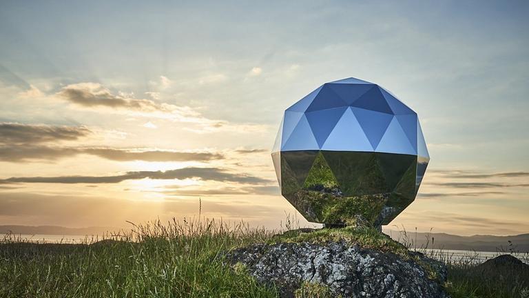 Der Satellit Humanity-Star besitzt 65 spiegelnde Flächen Der Satellit Humanity-Star besitzt 65 spiegelnde Flächen