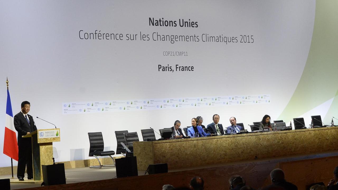 Chinas Staatspräsident Xi Jinping spricht bei der Weltklimakonferenz in Paris. Chinas Staatspräsident Xi Jinping spricht bei der Weltklimakonferenz in Paris.