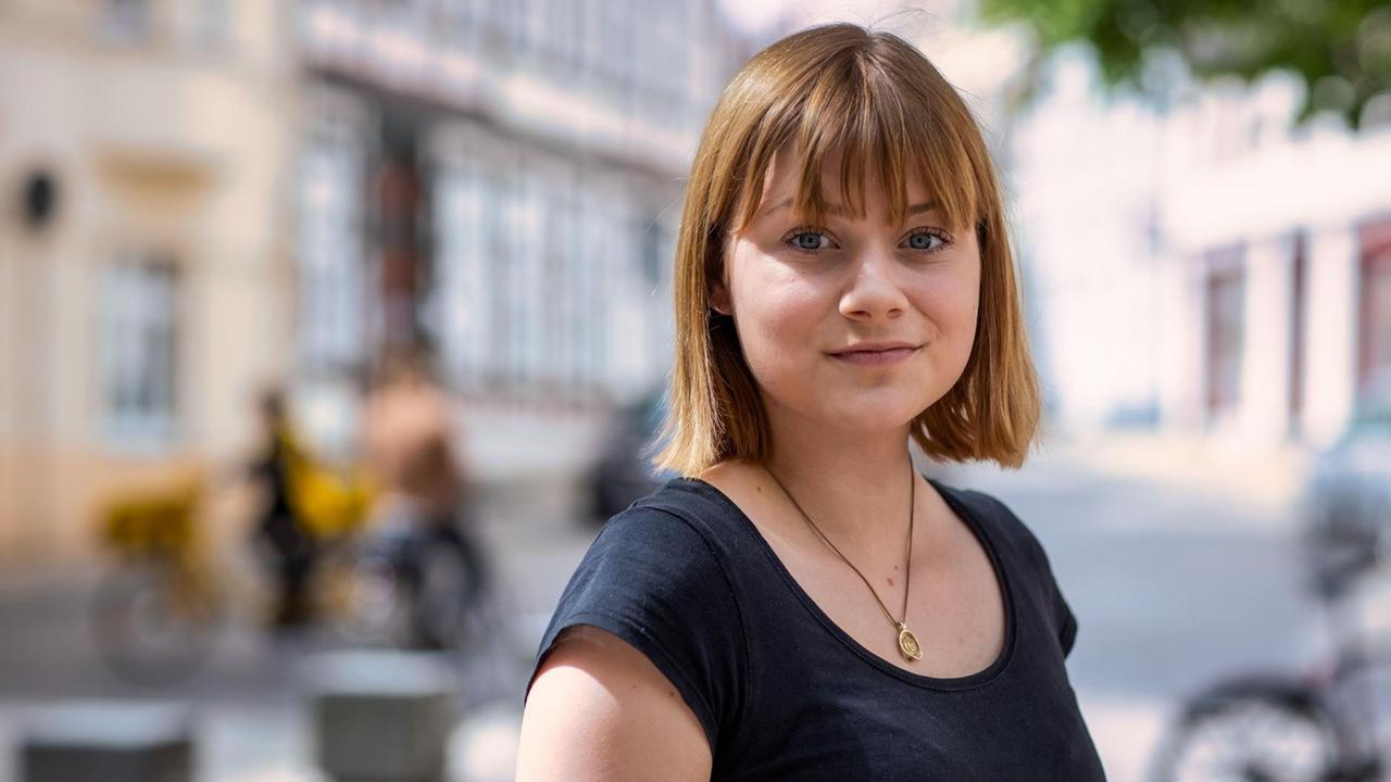 SPD Nachwuchspolitikerin Lilly Blaudszun bei einem Interviewtermin am Ziegenmarkt in Schwerin. SPD Nachwuchspolitikerin Lilly Blaudszun bei einem Interviewtermin am Ziegenmarkt in Schwerin.