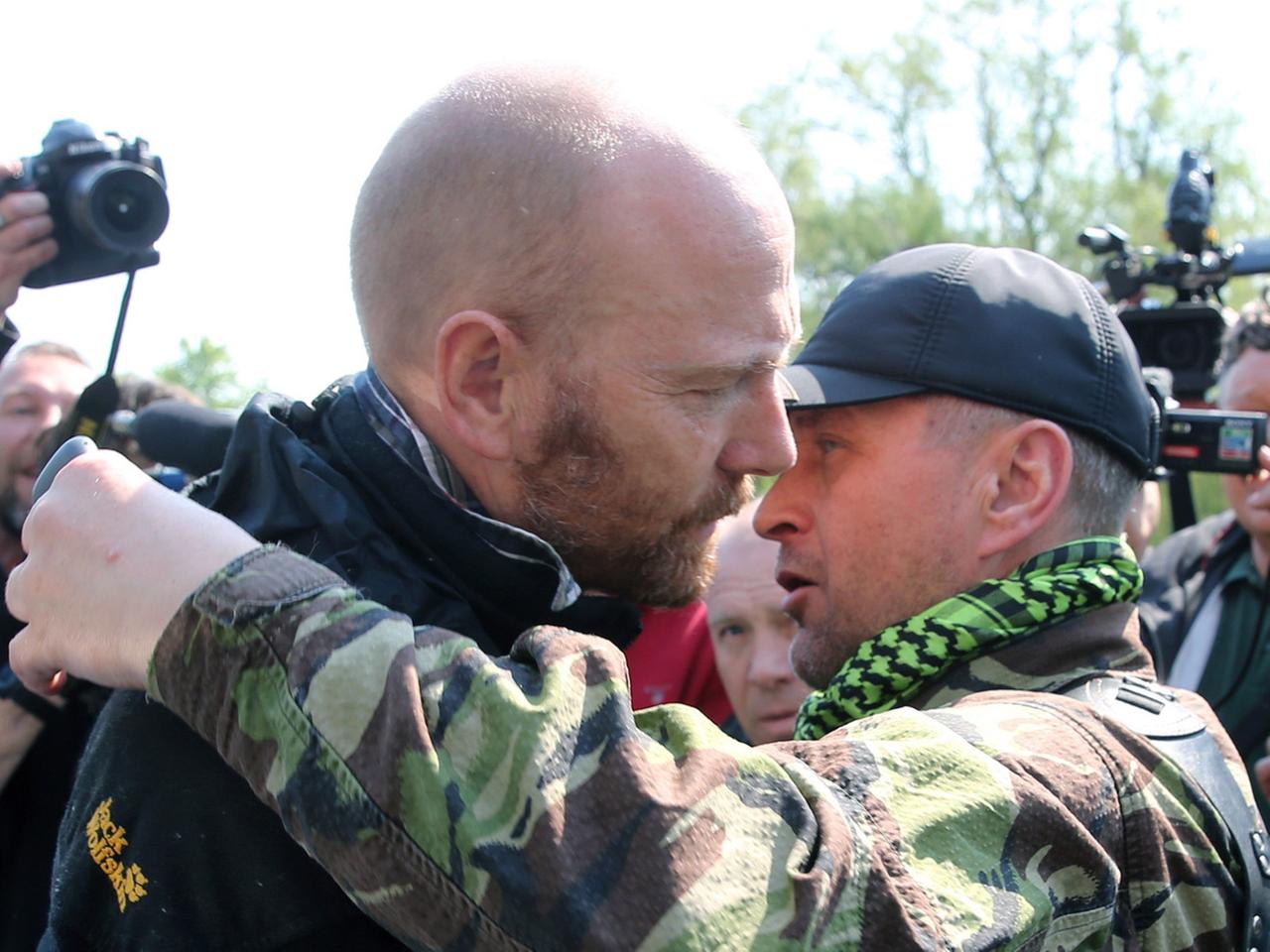 Der deutsche Oberst Axel Schneider und der Separatistenführer Wjatscheslaw Ponomarjow Der deutsche Oberst Axel Schneider und der Separatistenführer Wjatscheslaw Ponomarjow