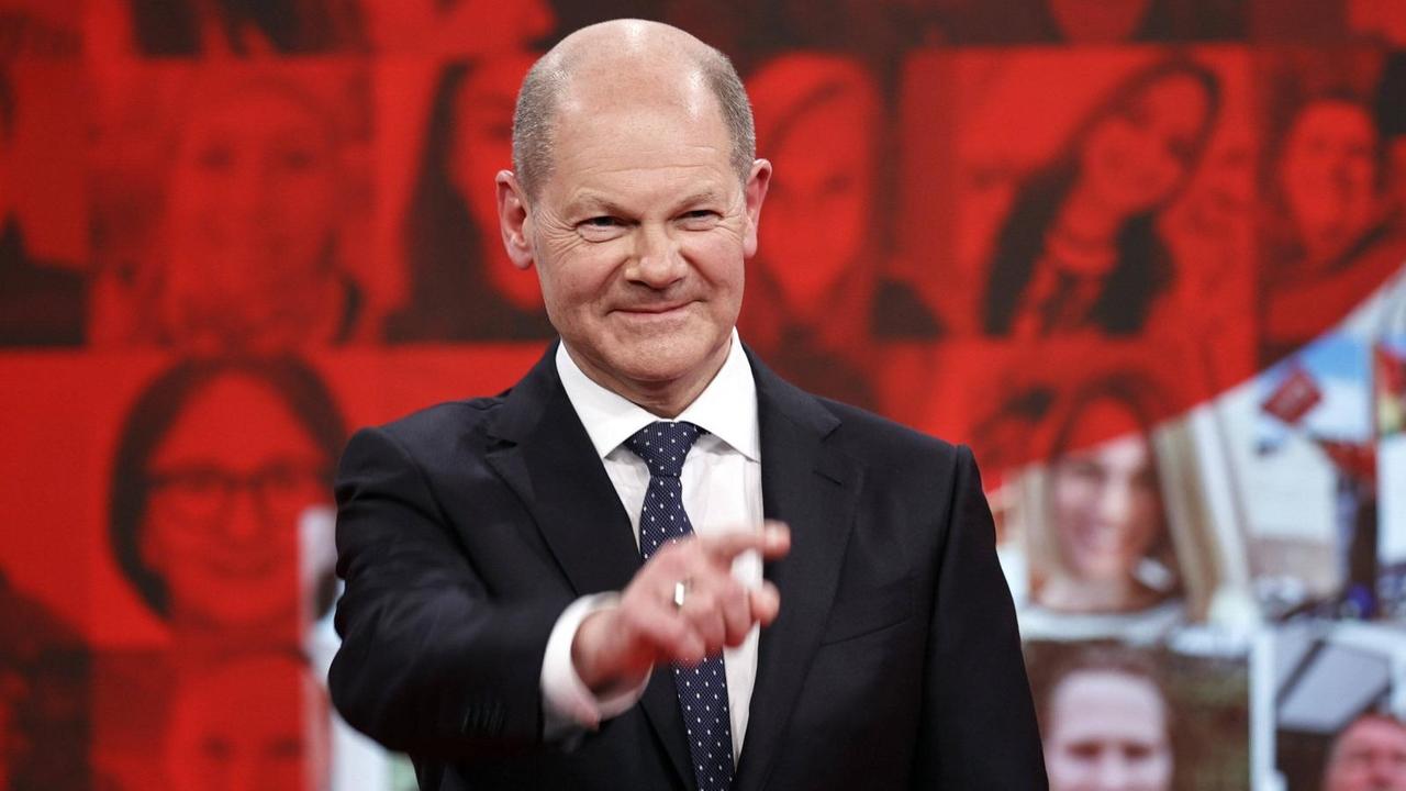 Bundesfinanzminister Olaf Scholz aufgenommen im Rahmen des digitalen Bundesparteitages der SPD in Berlin, 09.05.2021. Auf dem ersten digitalen Bundesparteitag in der Geschichte der SPD soll Olaf Scholz als Kanzlerkandidat bestaetigt sowie das Wahlprogramm fuer die Bundestagswahl beschlossen werden. Bundesfinanzminister Olaf Scholz aufgenommen im Rahmen des digitalen Bundesparteitages der SPD in Berlin, 09.05.2021. Auf dem ersten digitalen Bundesparteitag in der Geschichte der SPD soll Olaf Scholz als Kanzlerkandidat bestaetigt sowie das Wahlprogramm fuer die Bundestagswahl beschlossen werden.