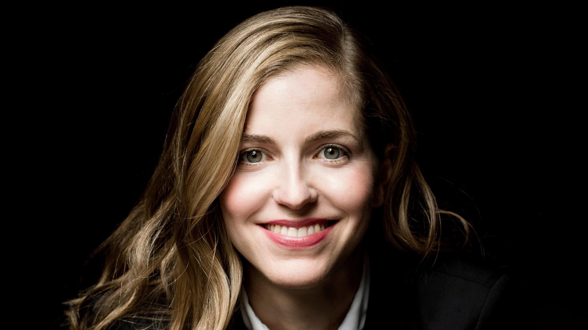 Die New Yorker Geigerin und Dirigentin Karina Canellakis Die New Yorker Geigerin und Dirigentin Karina Canellakis