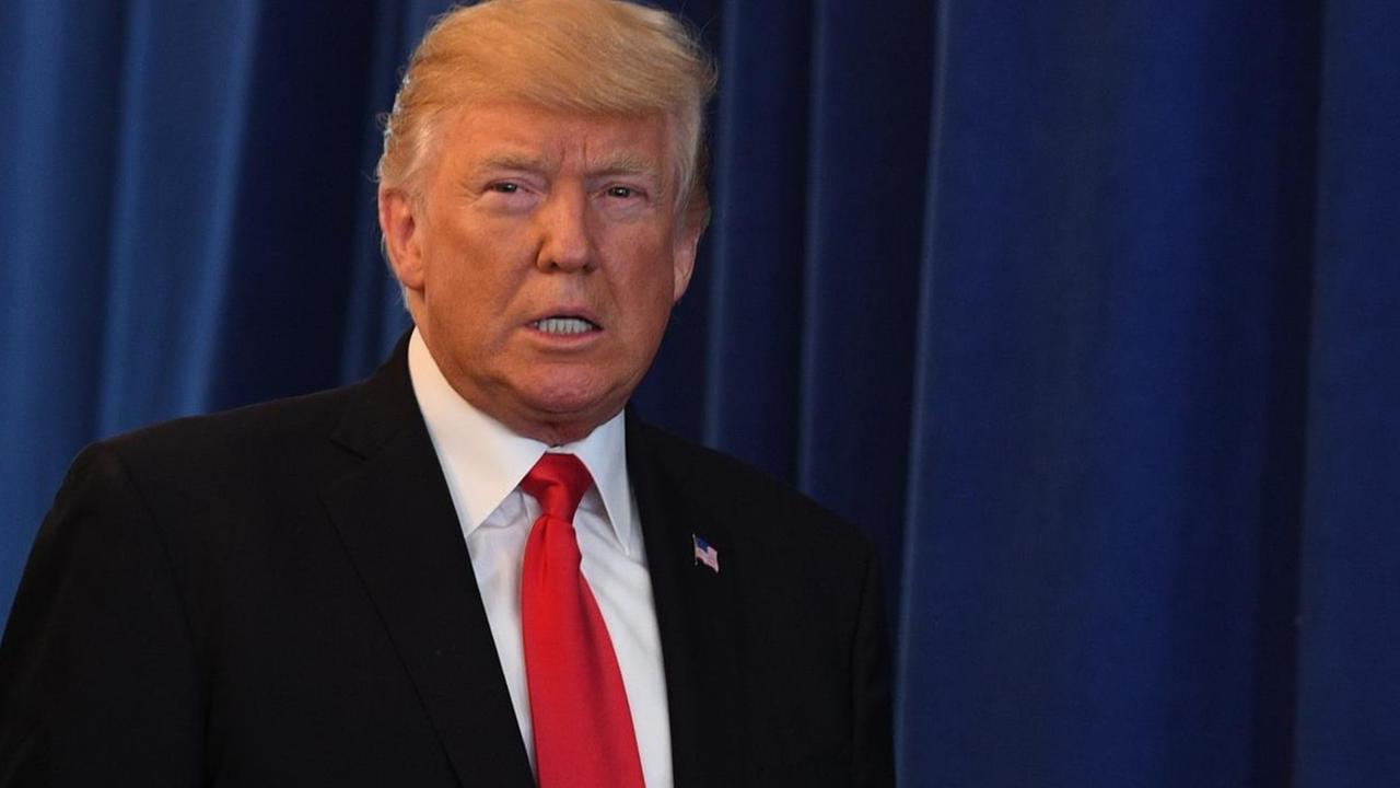 US-Präsident Donald Trump am 12. August 2017 bei einer Erklärung zu den Ausschreitungen von Charlottesville US-Präsident Donald Trump am 12. August 2017 bei einer Erklärung zu den Ausschreitungen von Charlottesville