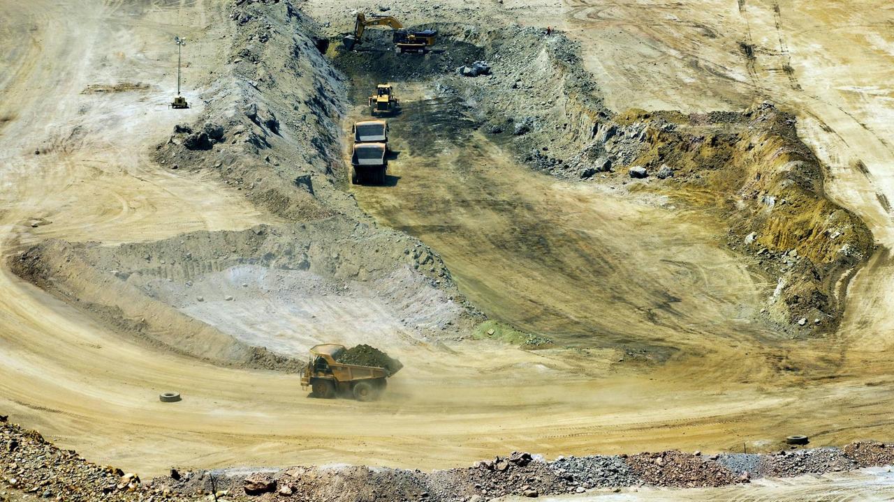 Blick auf eine Kupfermine im Kongo Blick auf eine Kupfermine im Kongo