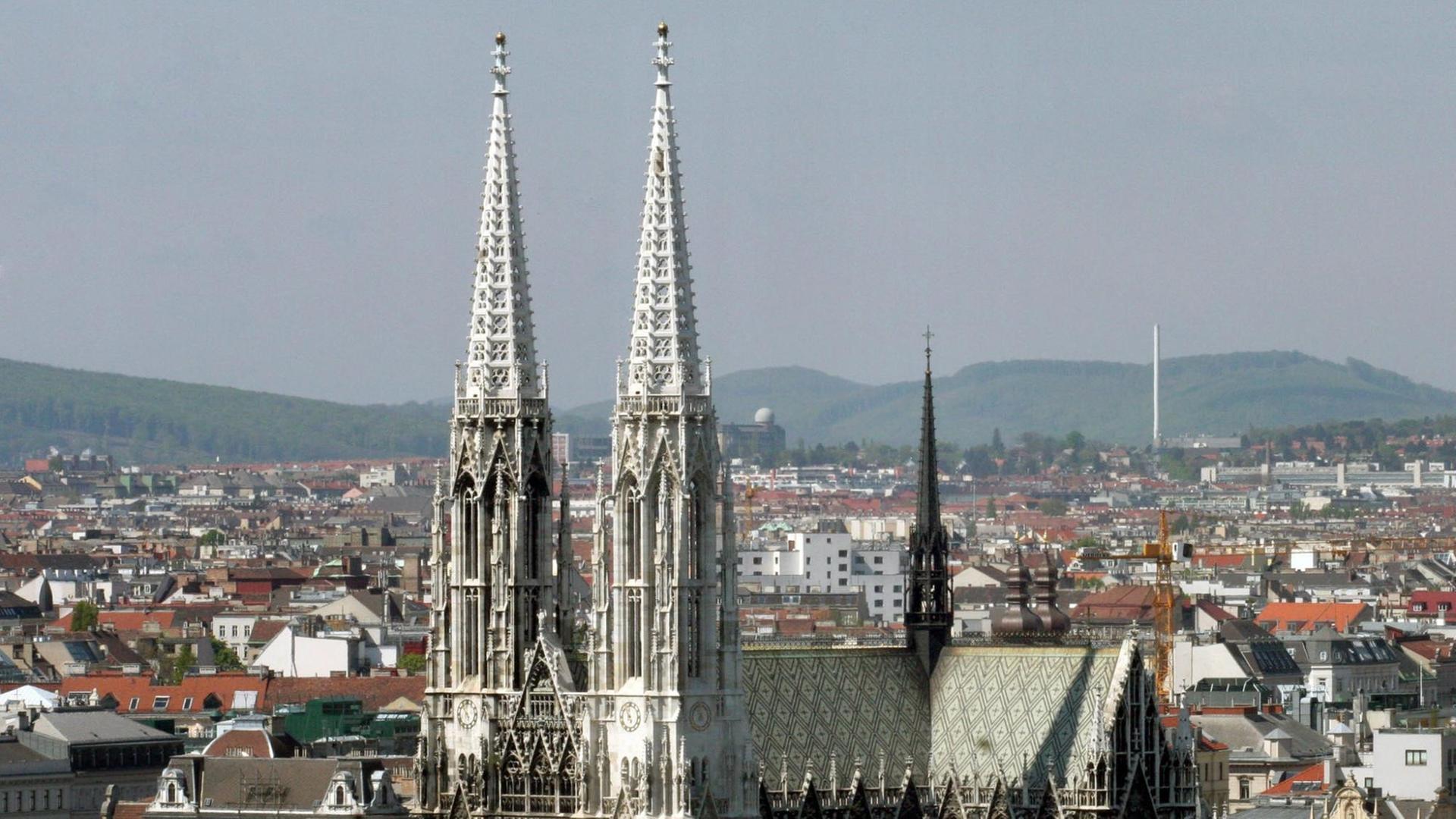 Die Votivkirche in Wien, aufgenommen am 29.04.2005. Die Votivkirche in Wien, aufgenommen am 29.04.2005.