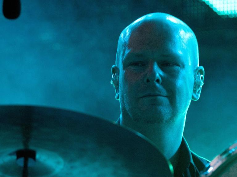 Philip Selway, einst Drummer der Band Radiohead, bei einem Auftritt in Nimes, Juli 2012