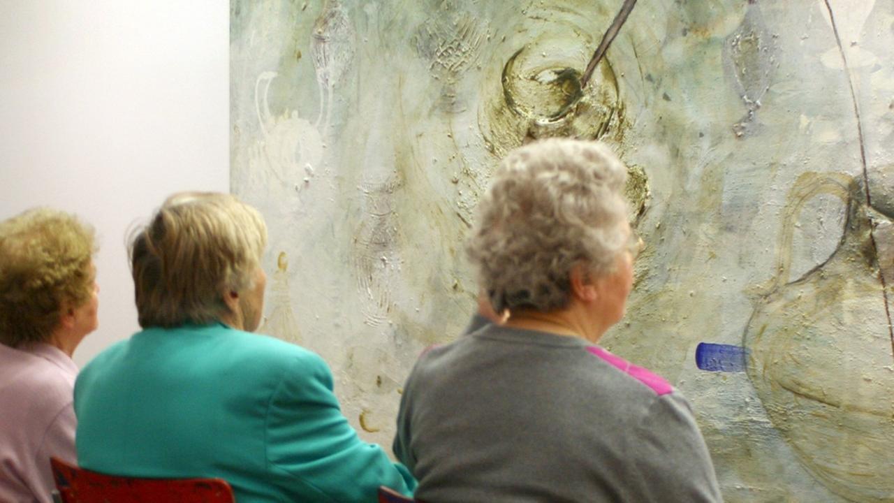 Eine Führung für Demenz-Patienten in der Kunsthalle Bielefeld Eine Führung für Demenz-Patienten in der Kunsthalle Bielefeld