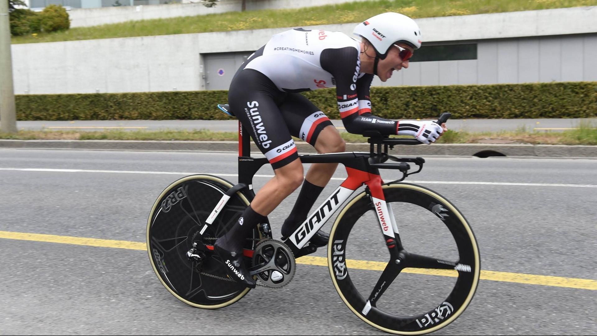 Lennard Kämna auf seinem Rennrad bei der Tour de Romandie Lennard Kämna auf seinem Rennrad bei der Tour de Romandie