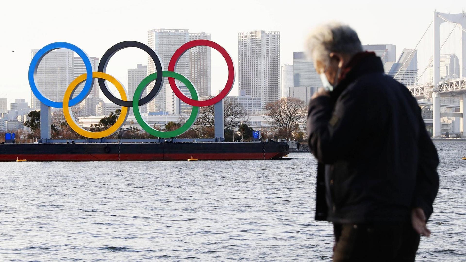 Olympic rings monument Photo shows an Olympic rings monument in Tokyo s Odaiba waterfront area on Feb. 11, 2021. PUBLICATIONxINxGERxSUIxAUTxHUNxONLY Olympic rings monument Photo shows an Olympic rings monument in Tokyo s Odaiba waterfront area on Feb. 11, 2021. PUBLICATIONxINxGERxSUIxAUTxHUNxONLY