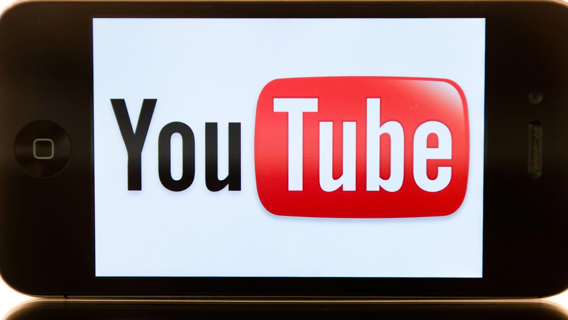 Das Logo des Videoportals YouTube ist auf einem i-Phone zu sehen, aufgenommen am 23.08.2012 in Berlin. Das Logo des Videoportals YouTube ist auf einem i-Phone zu sehen, aufgenommen am 23.08.2012 in Berlin.