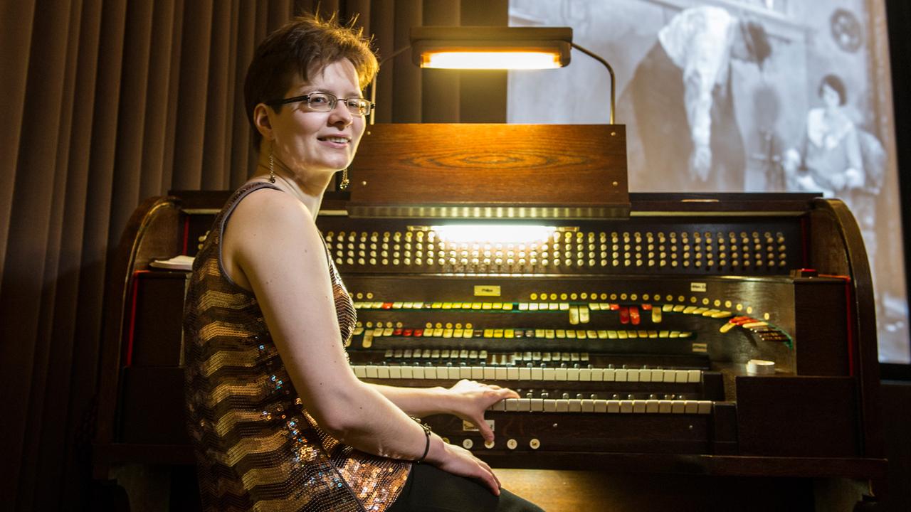 Organistin Anna Vavilkina gehörte zur Jury des ersten Internationalen Kino-Orgel-Wettbewerbs in Berlin. Organistin Anna Vavilkina gehörte zur Jury des ersten Internationalen Kino-Orgel-Wettbewerbs in Berlin.