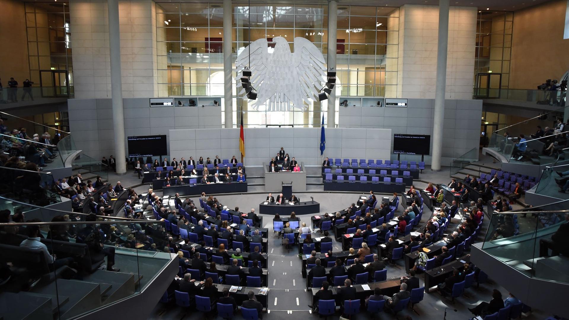 Bundestagspräsident Norbert Lammert (M, CDU) spricht im Bundestag anlässlich der Debatte zu den Massakern an den Armeniern 1915/16.