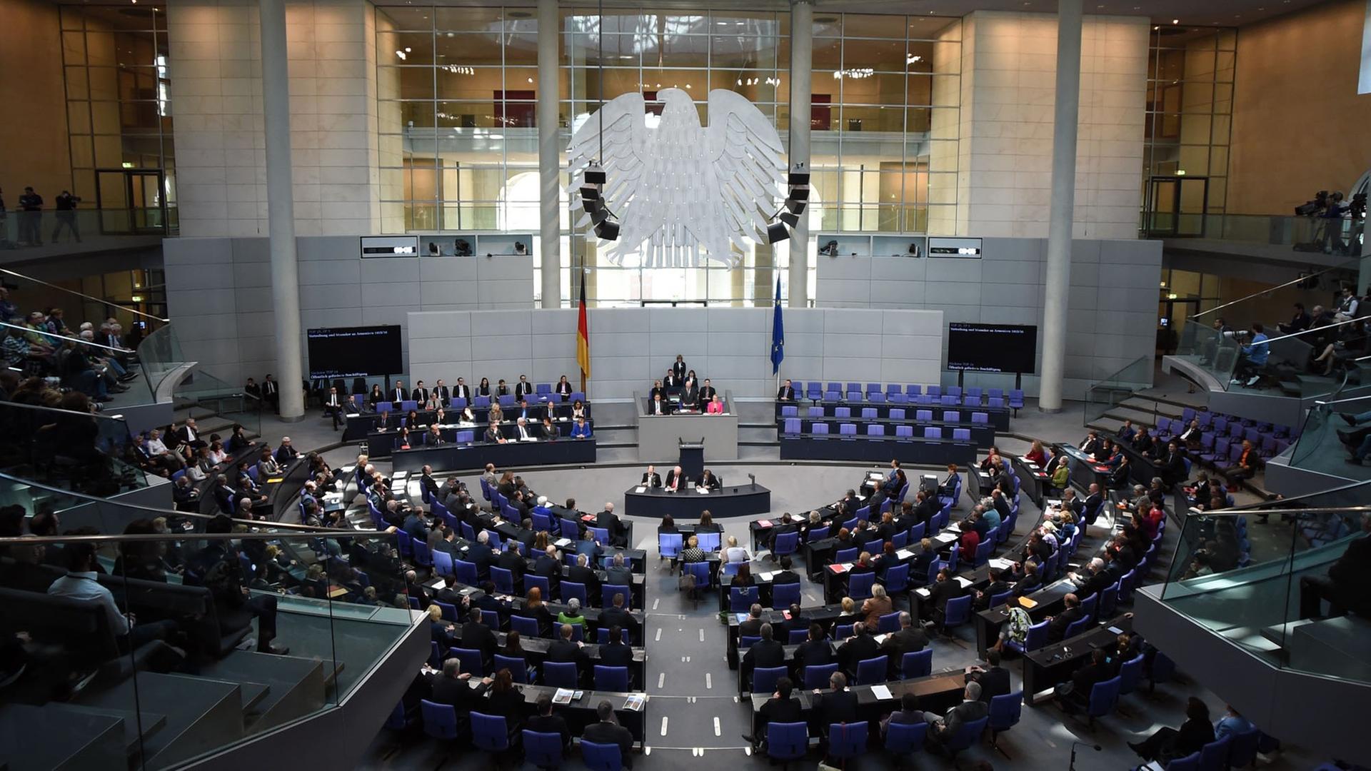 Bundestagspräsident Norbert Lammert (M, CDU) spricht im Bundestag anlässlich der Debatte zu den Massakern an den Armeniern 1915/16. Bundestagspräsident Norbert Lammert (M, CDU) spricht im Bundestag anlässlich der Debatte zu den Massakern an den Armeniern 1915/16.