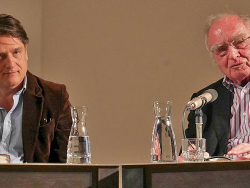 Sohn und Vater: Jakob Augstein (links) und Martin Walser bei ihrer Buchpräsentation "Das Leben wortwörtlich" in Stuttgart