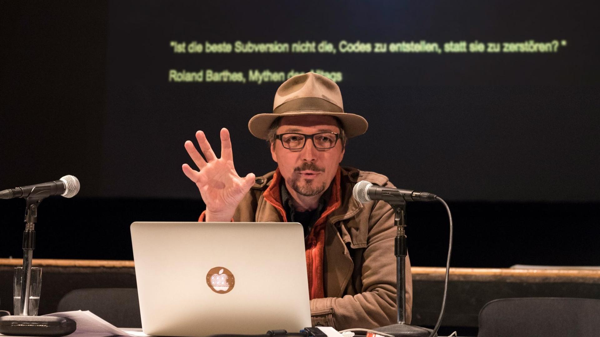 Georg Klein auf dem European Media Art Festival Osnabrück, 2017 Georg Klein auf dem European Media Art Festival Osnabrück, 2017