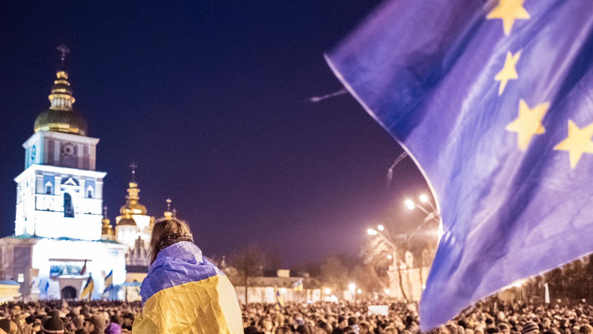 Ukrainer demonstrieren in Kiew für einen EU-Beitritt ihres Landes. Ukrainer demonstrieren in Kiew für einen EU-Beitritt ihres Landes.