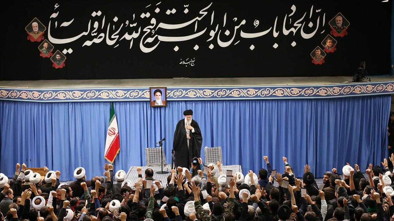 Chamenei spricht vor Anhängern in Teheran Chamenei spricht vor Anhängern in Teheran