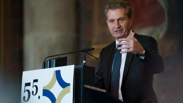 EU-Kommissar Günther Oettinger (CDU) spricht am 25.01.2017 bei der Eröffnung des 55. Deutschen Verkehrsgerichtstag (VGT) in der Kaiserpfalz Goslar (Niedersachsen).