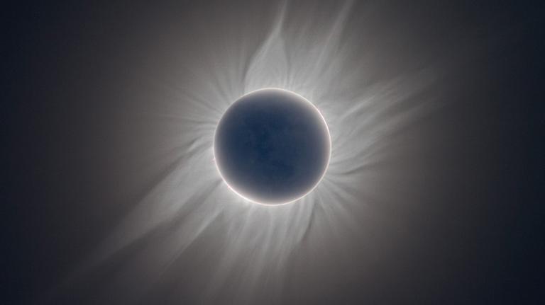 Schönes Foto einer totalen Sonnenfinsternis, aber Stifters Text ist viel deutlicher