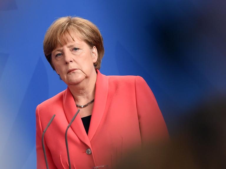 Bundeskanzlerin Angela Merkel spricht am 29.06.2015 in Berlin während einer gemeinsamen Pressekonferenz mit dem SPD-Parteivorsitzenden Gabriel.