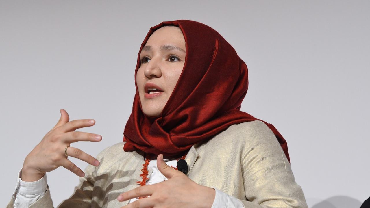 Die Aktivistin Kübra Gümüsay beim Kölner Medienforum Die Aktivistin Kübra Gümüsay beim Kölner Medienforum
