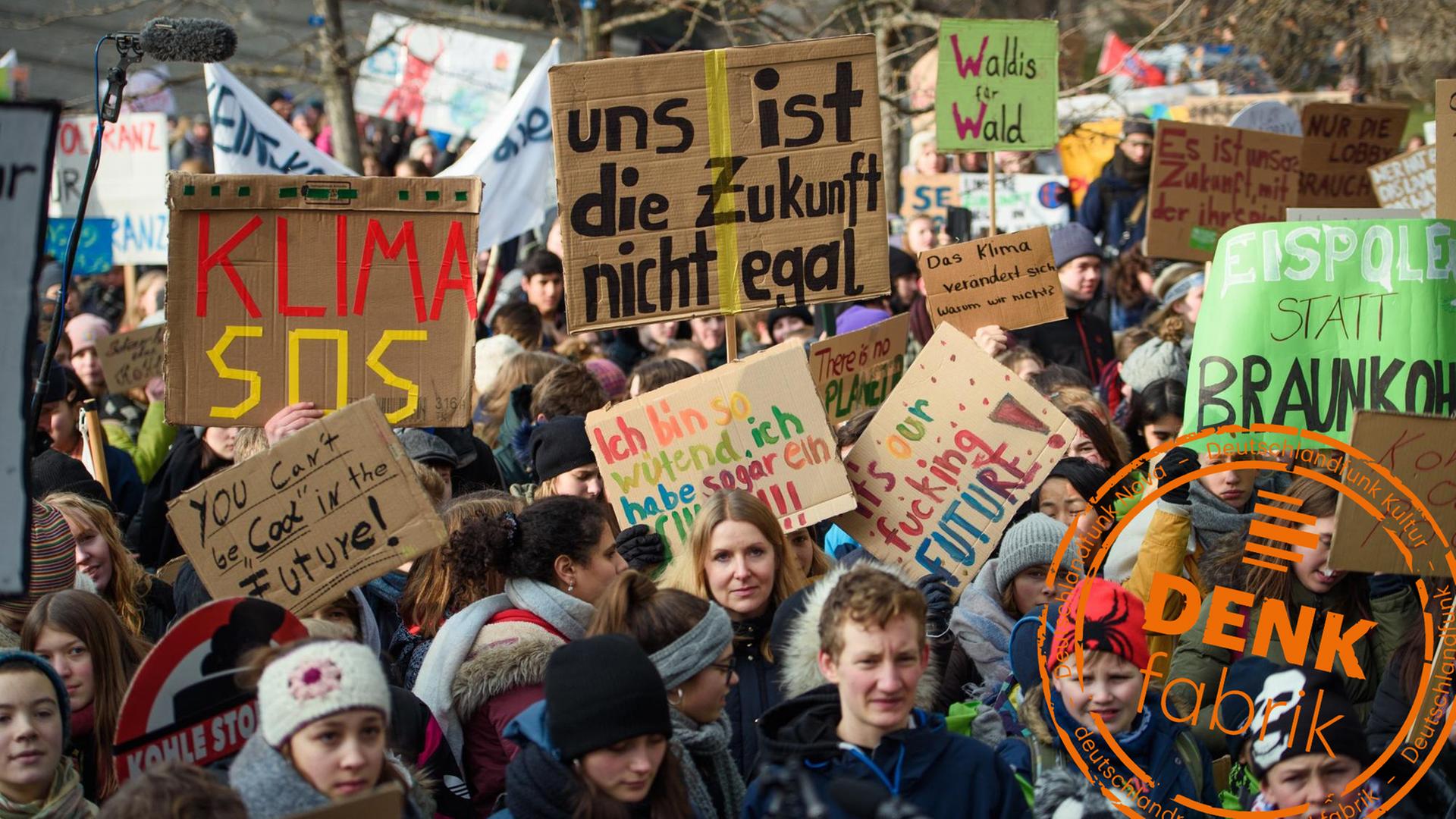 Schüler demonstrieren am 25. Januar 2019 in Berlin gegen politische Untätigkeit beim Klimawandel. Schüler demonstrieren am 25. Januar 2019 in Berlin gegen politische Untätigkeit beim Klimawandel.
