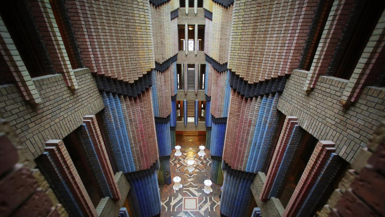 Das Herzstück des Peter-Behrens-Baus: der Kuppelsaal Das Herzstück des Peter-Behrens-Baus: der Kuppelsaal