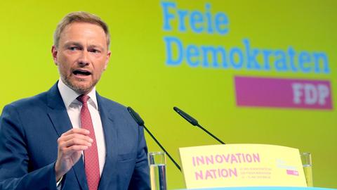 Christian Lindner, FDP-Vorsitzender, hält auf dem 69. Ordentlichen Bundesparteitag der FDP eine Rede.