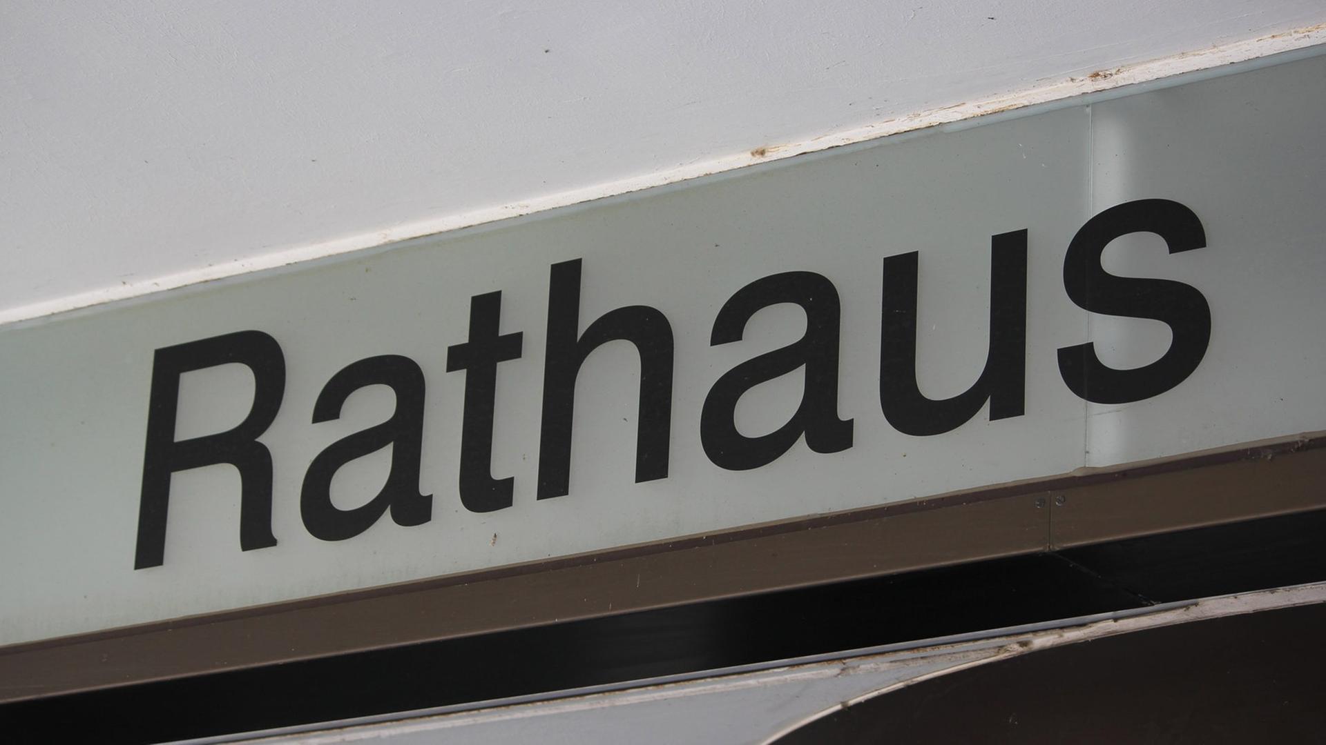 Das Rathaus-Schild in Bonn Das Rathaus-Schild in Bonn
