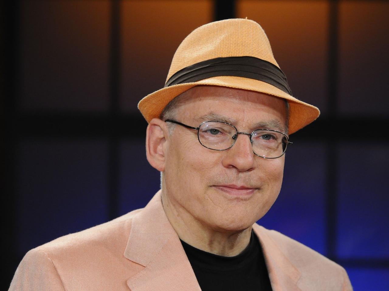 Der Filmemacher Rosa von Praunheim (Holger Bernhard Bruno Mischwitzky, geboren als Holger Radtke) zu Gast in der WDR-Talkshow "Kölner Treff" Der Filmemacher Rosa von Praunheim (Holger Bernhard Bruno Mischwitzky, geboren als Holger Radtke) zu Gast in der WDR-Talkshow "Kölner Treff"