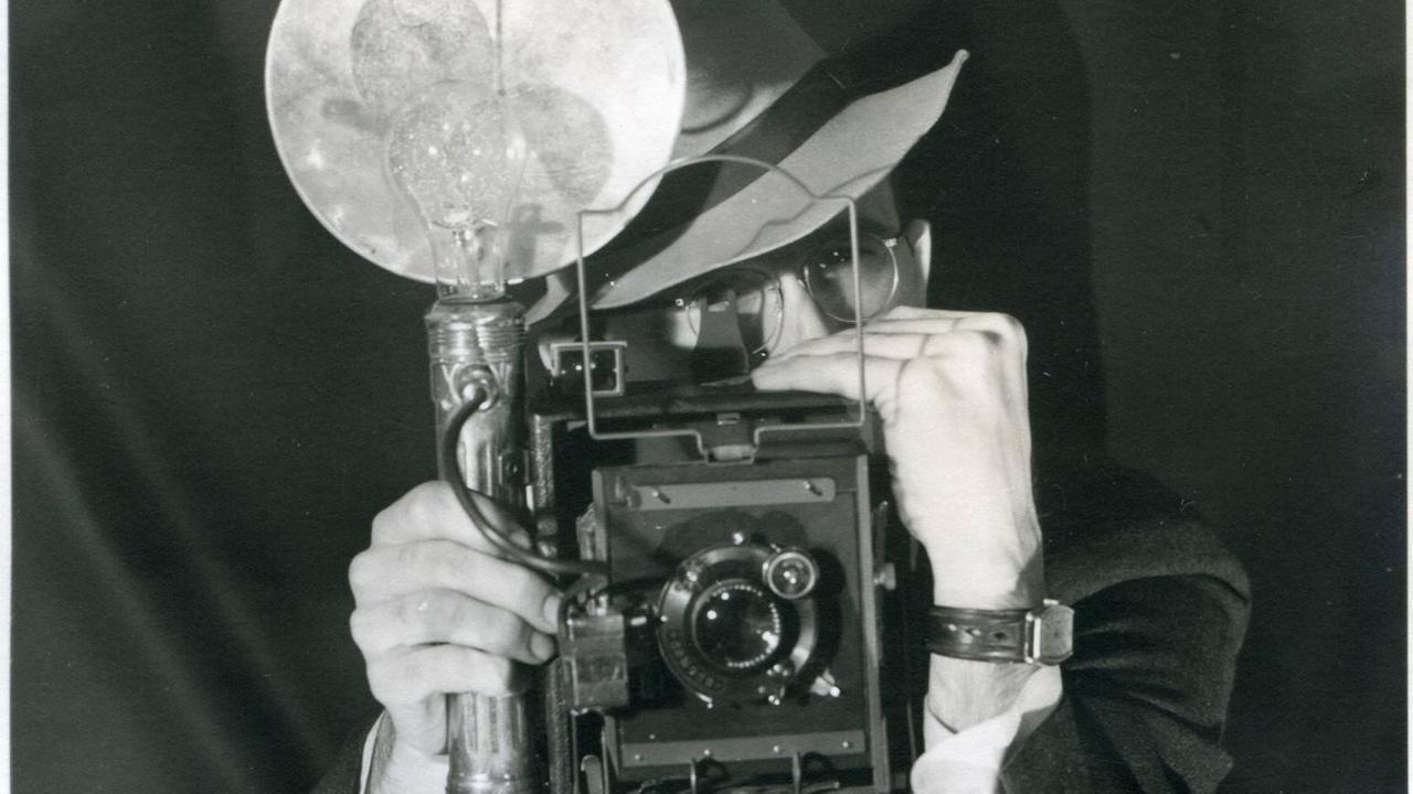 Fotograf mit Kamera in den 1930er-Jahren Fotograf mit Kamera in den 1930er-Jahren