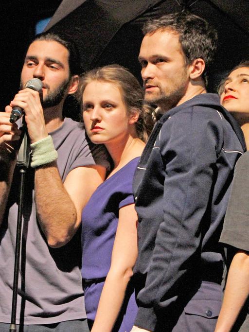 Szene aus dem Stück "Common Ground" von Yael Ronen am Maxim Gorki Theater Berlin