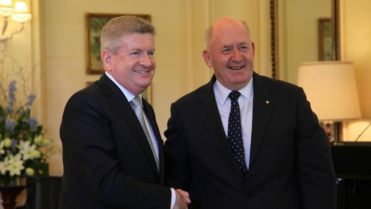 Mitch Fifield (l.) wird 2015 zum Kommunikationsminister ernannt Mitch Fifield (l.) wird 2015 zum Kommunikationsminister ernannt