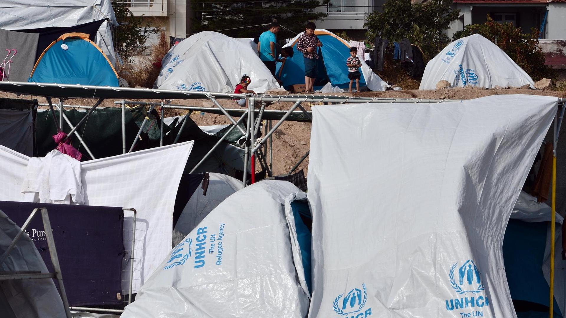 Eine Flüchtlingslager auf der griechischen Insel Chios. Eine Flüchtlingslager auf der griechischen Insel Chios.