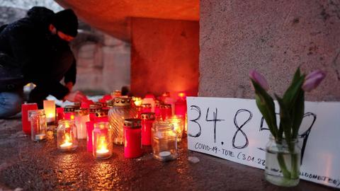 Gedenken an die Corona-Toten am Arnswalder Platz in Berlin Prenzlauer Berg