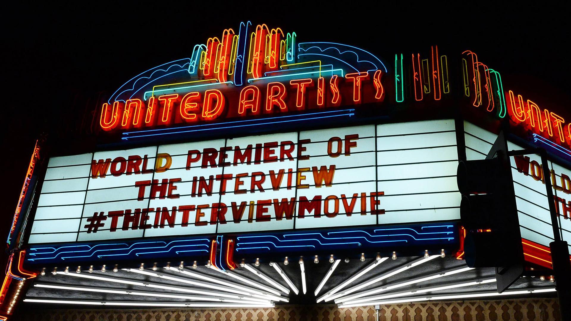 Ein Kino kündigt die Premiere von "The Interview" an. Ein Kino kündigt die Premiere von "The Interview" an.