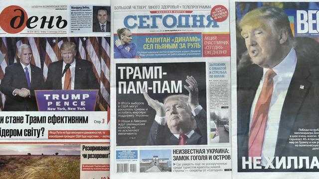 Das Foto vom 10. November 2016 zeigt eine Auswahl der Zeitungsschlagzeilen der Ukraine nach dem Wahlausgang in den USA.