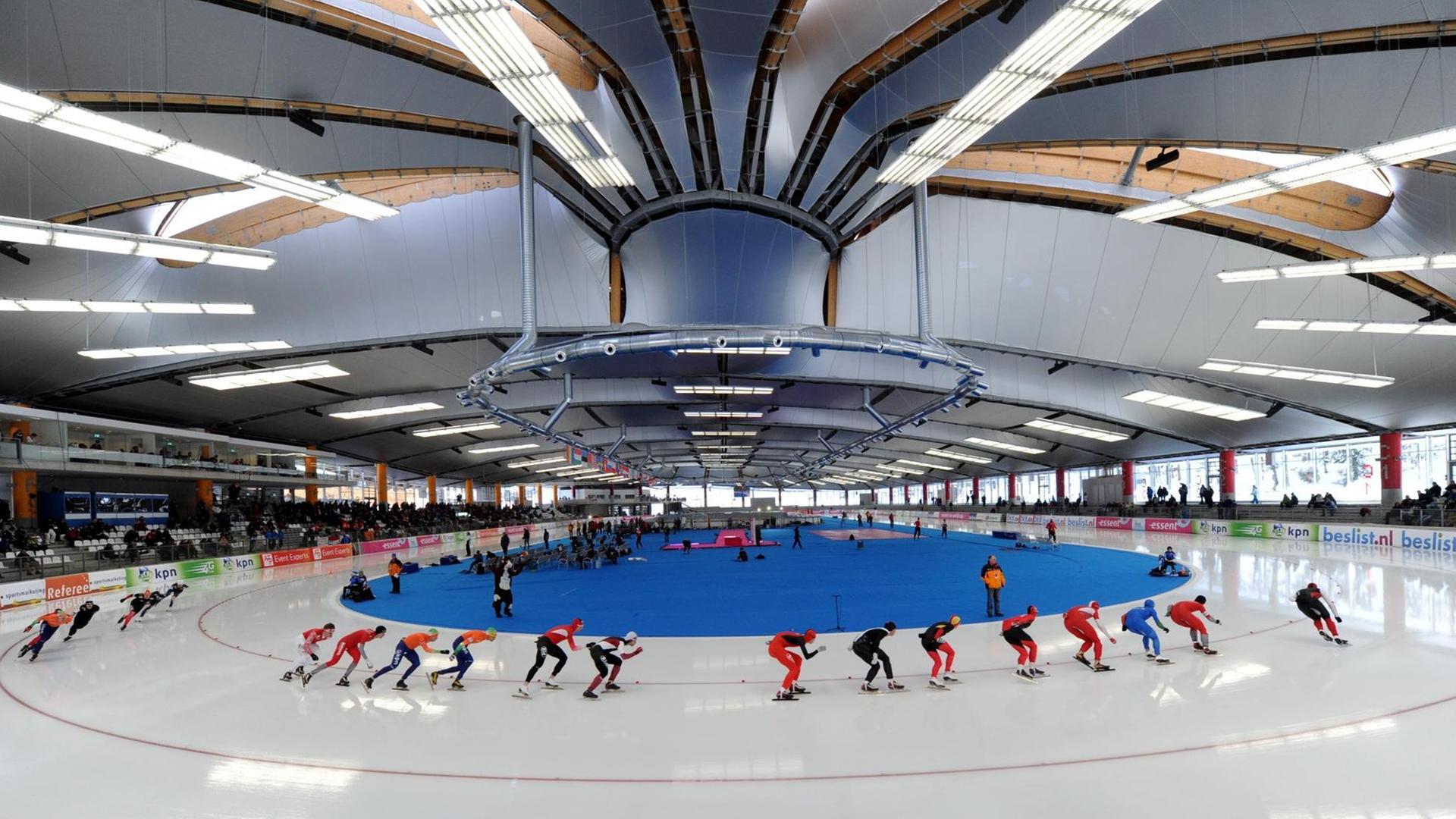 Eissporthalle in Inzell beim Eisschnellauf-Weltcup Eissporthalle in Inzell beim Eisschnellauf-Weltcup