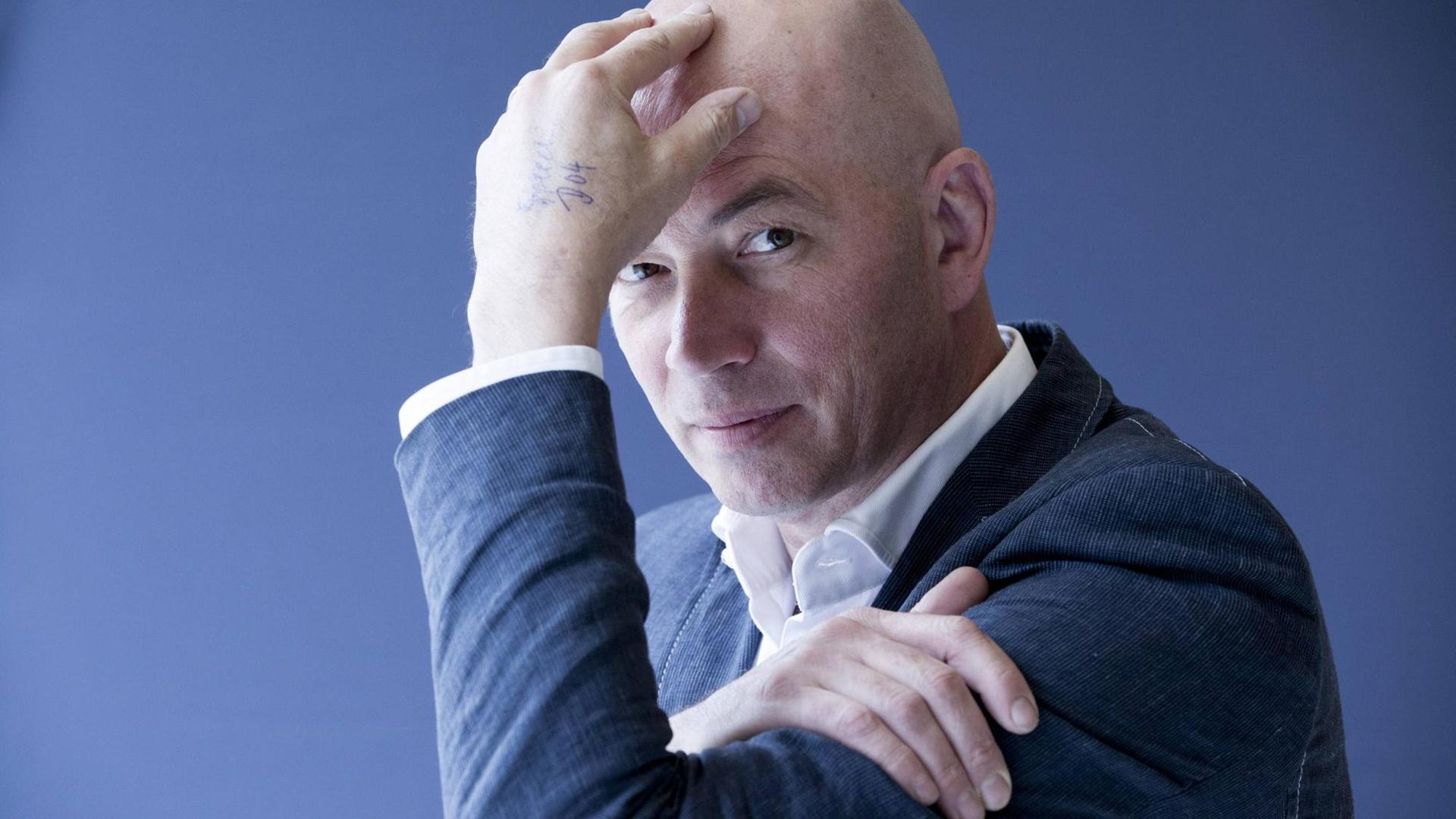 Der niederländische Schriftsteller Tommy Wieringa im Mai 2016 Der niederländische Schriftsteller Tommy Wieringa im Mai 2016